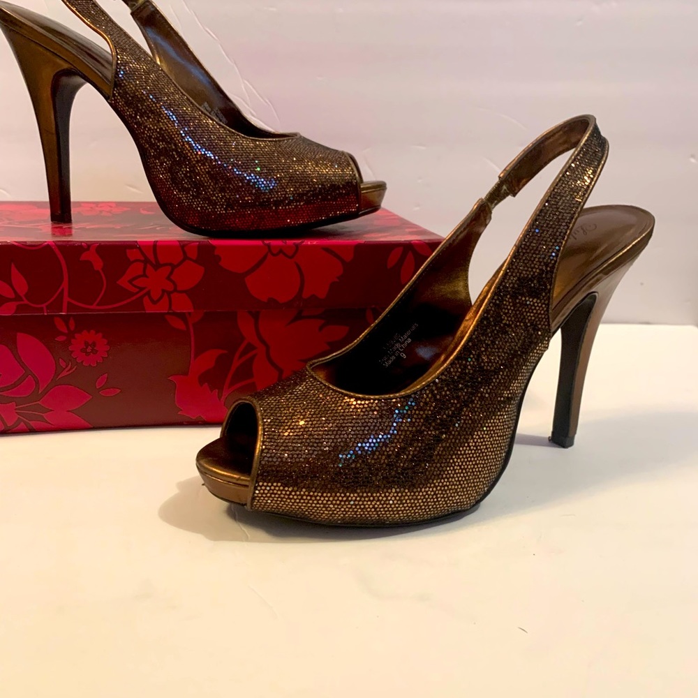 Lulu Townsen platform pumps